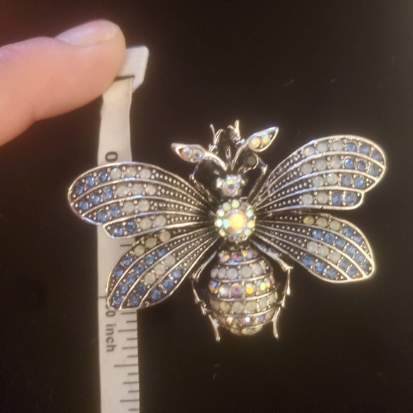 New Rhinestone Bee Brooch. - Picture 11 of 16